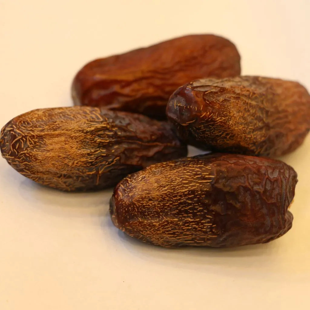 Amber Khajor (Dates)
