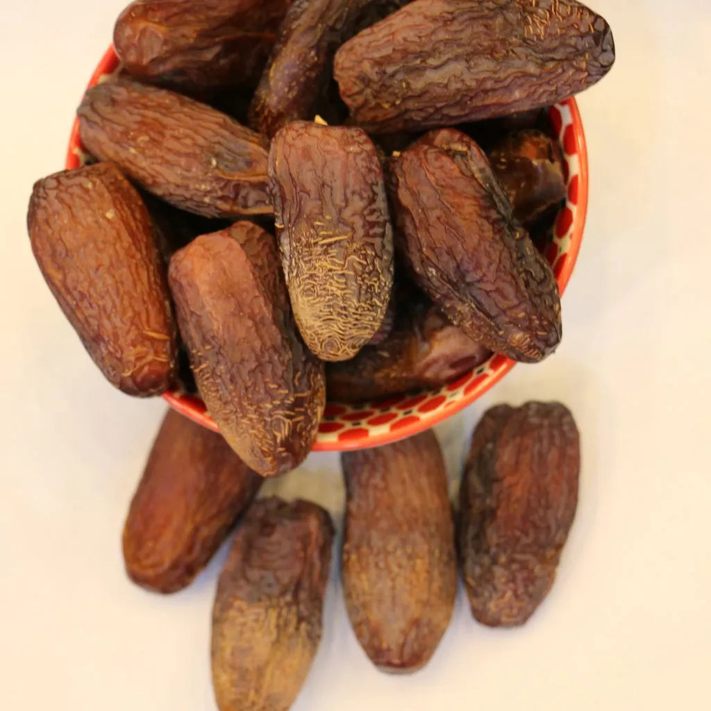Amber Khajor (Dates)